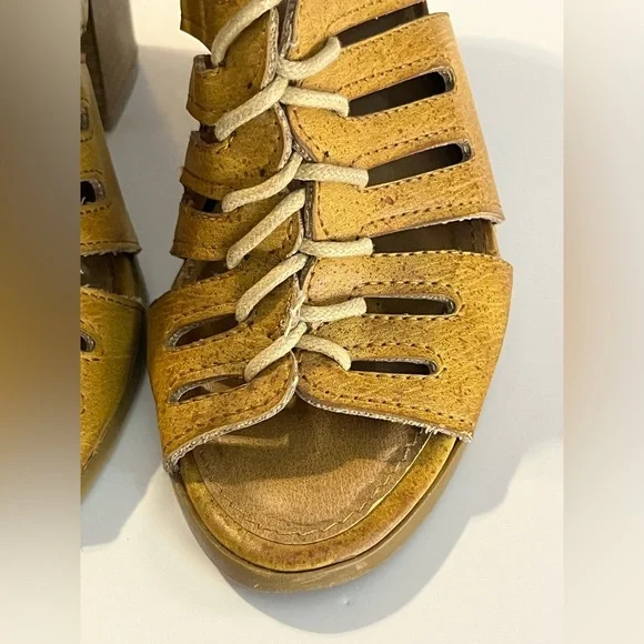 Maurices Women's Sienna Heeled Lace Up Booties Size 6 Sandals - Picture 3 of 15